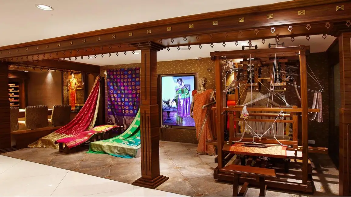 Delhi Exclusive Guided Shopping Tour in AC car and transfers