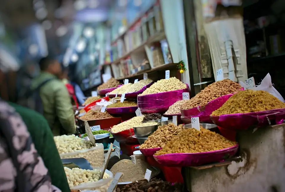 Delhi: Private Shopping Tour with a Local Guide and Transfer